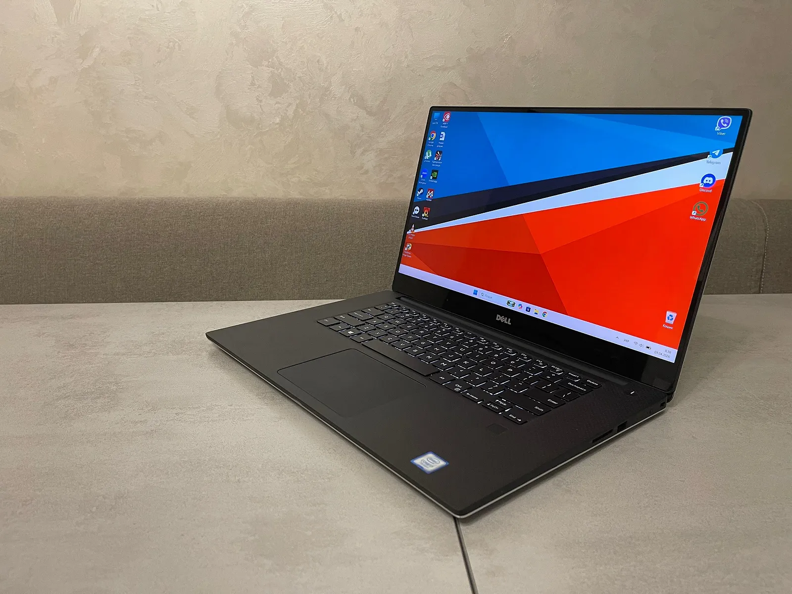 Ультрабук Dell XPS 15 9560, 15,6" 4K IPS сенсорний, i7-7700HQ, 16GB, 256GB, GeForce GTX 1050 4GB, фото №3 Ультрабук Dell XPS 15 9560, 15,6" 4K IPS сенсорний, i7-7700HQ, 16GB, 256GB, GeForce GTX 1050 4GB, фото №3