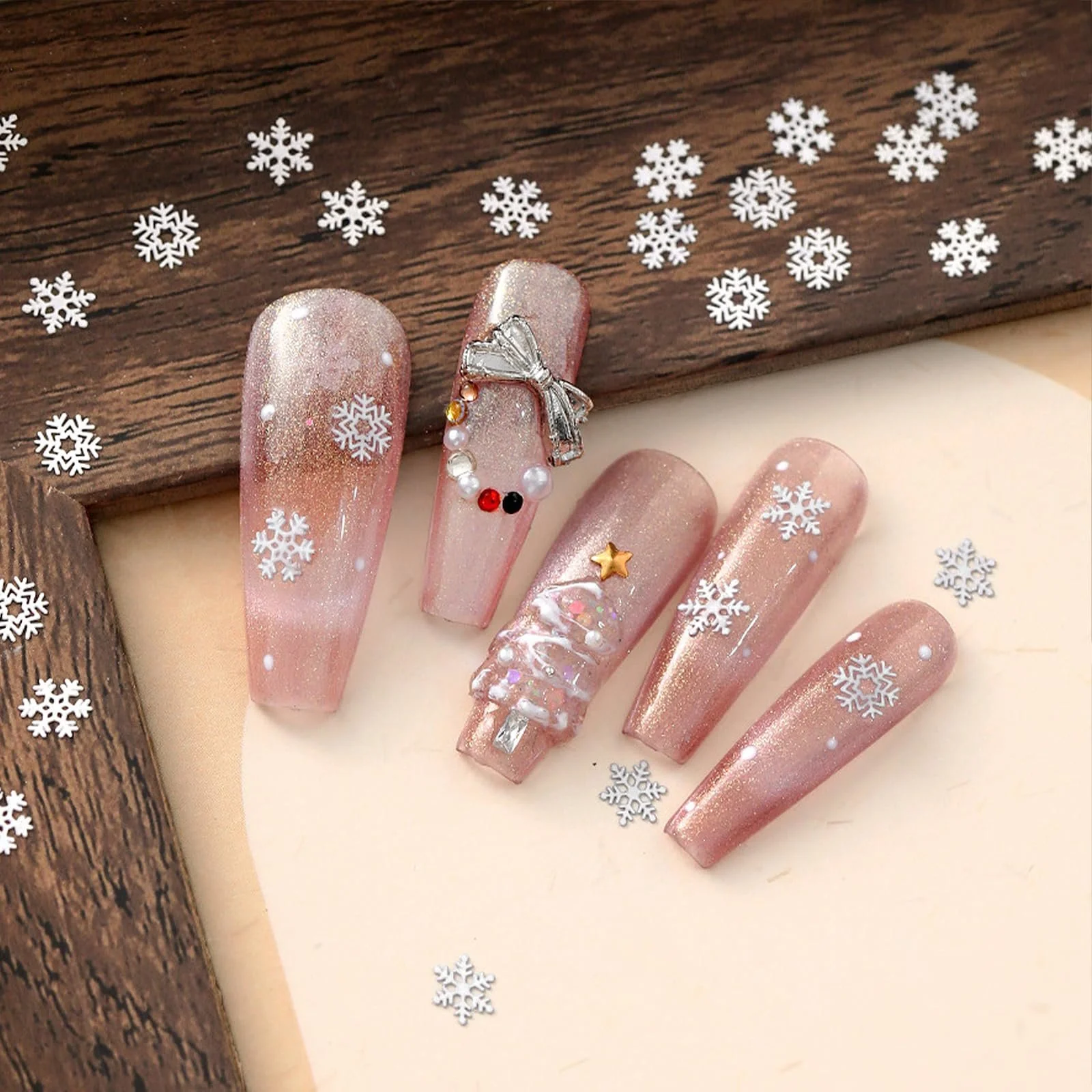 Подвески для ногтей Снежинки 150 штук Рождественские украшения для ногтей Металлические белые снежинки Украшения для ногтей Аксессуары для женщин Девушек Маникюр Дизайн DIY Поделки, фото №5