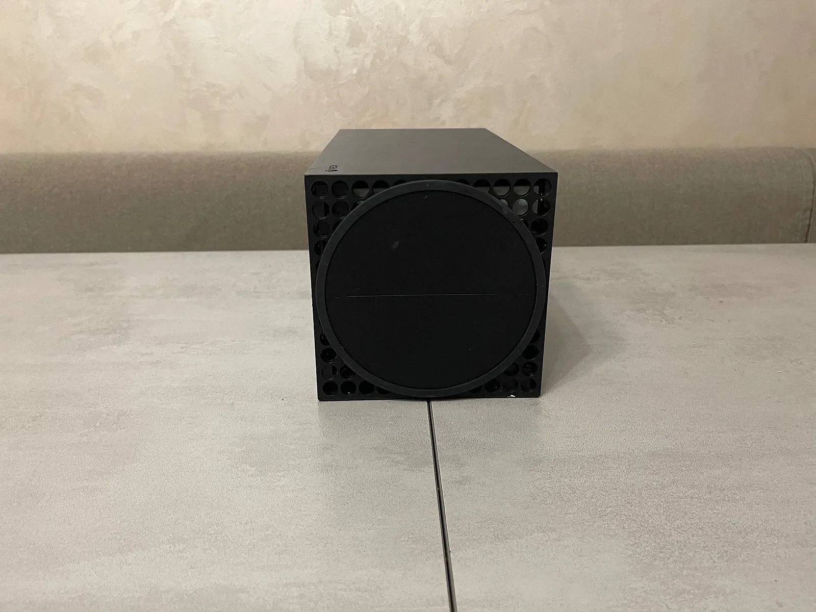 Ігрова консоль Microsoft Xbox Series X, 4K, 1TB, 16GB, AMD Zen 2 - Не видає зображення, фото №1 Ігрова консоль Microsoft Xbox Series X, 4K, 1TB, 16GB, AMD Zen 2 - Не видає зображення, фото №1