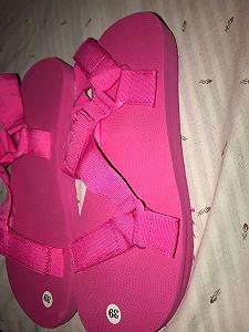 Летние мягкие сандалии для женщин с ремешком на пряжке, подошвой из пеноматериала. цена на synthetic.ua - Фото 1 Летние мягкие сандалии для женщин с ремешком на пряжке, подошвой из пеноматериала. synthetic.ua - Фото 1