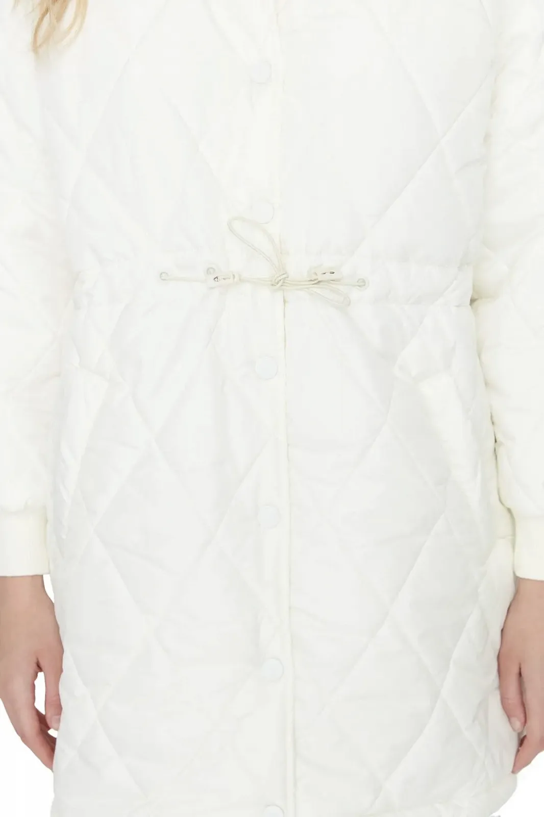 Куртка TRENDYOL зимняя стеганая однотонная, фото №4 Куртка TRENDYOL зимняя стеганая однотонная, фото №4