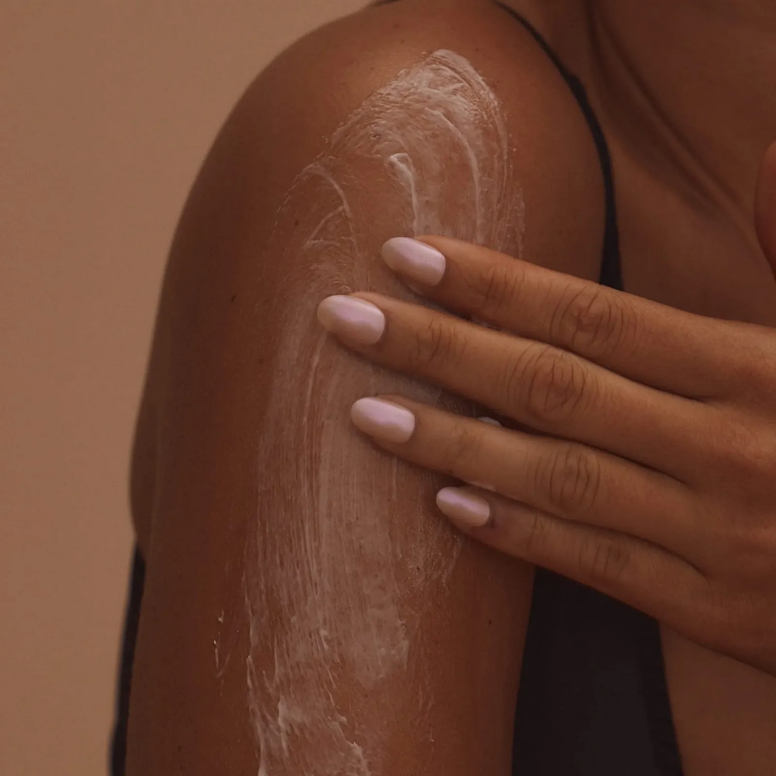 Крем для тіла Lux Unfiltered N 014 Живильний Santal, фото №4 Крем для тіла Lux Unfiltered N 014 Живильний Santal, фото №4