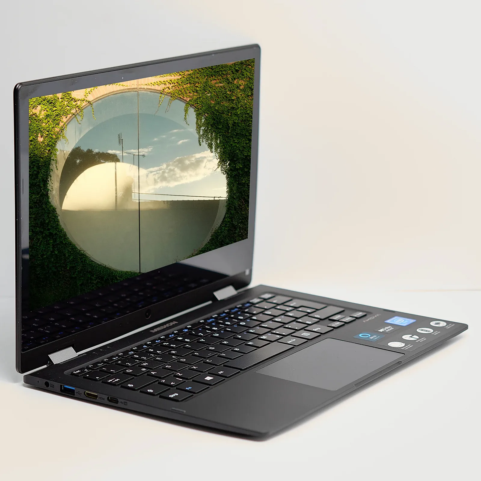 Ноутбук-планшет 11.6" Medion (Lenovo Group) Akoya E2291 | Чотириядерний Intel | Сенсорний IPS (1920x1080) FullHD | RAM DDR4 4 ГБ | SSD 128 ГБ + eMMc 64 ГБ | Intel Graphics | Металевий корпус | АКБ до 8 годин | Win10 (5117), фото №3 Ноутбук-планшет 11.6" Medion (Lenovo Group) Akoya E2291 | Чотириядерний Intel | Сенсорний IPS (1920x1080) FullHD | RAM DDR4 4 ГБ | SSD 128 ГБ + eMMc 64 ГБ | Intel Graphics | Металевий корпус | АКБ до 8 годин | Win10 (5117), фото №3