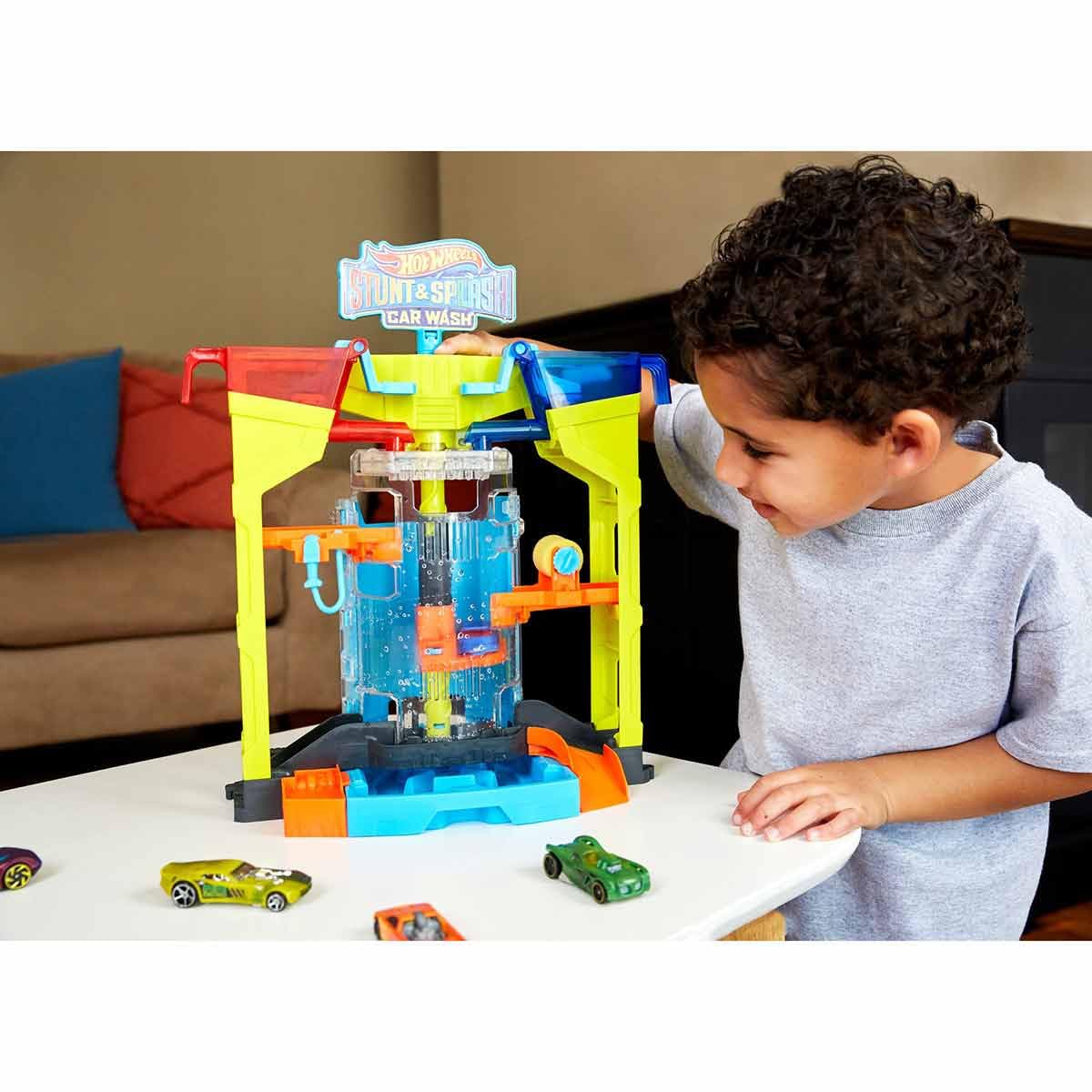 Игровой набор Hot Wheels GRW37 Colour Changing Car Wash с автомобилем с эффектом изменения цвета для детей от 4 лет, фото №3