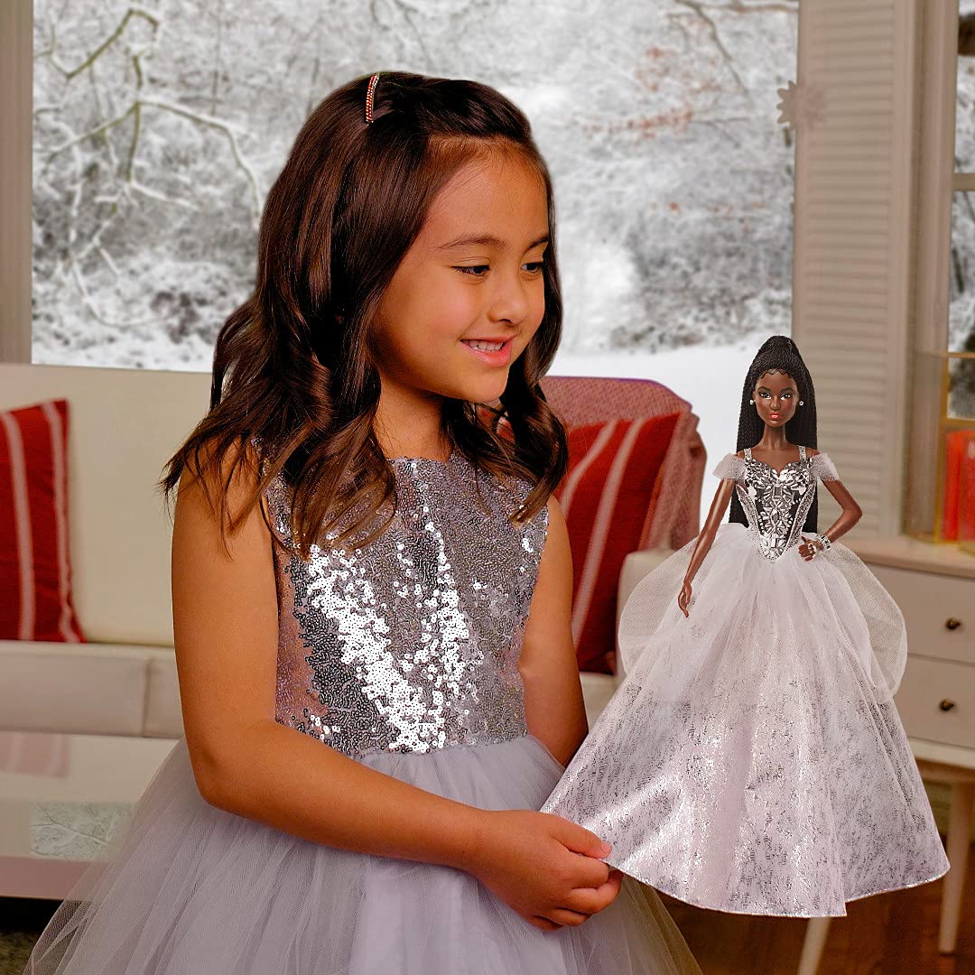 Лялька Barbie GXL22 Barbie Signature 2021 Holiday Barbie 30 см Брюнетка із заплетеним волоссям у сріблястій сукні з підставкою та сертифікатом автентичності, фото №2