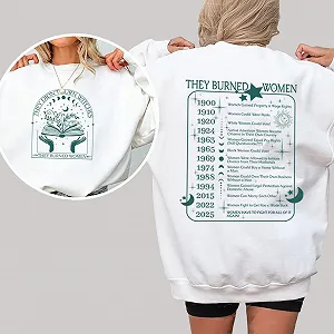 Женский свитшот на историческую тематику They Didn't Burn Witches They Burned Women, круглый вырез, длинный рукав synthetic.ua - Фото 1
