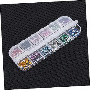 Стразы для ногтей Beavorty 3 шт. Разные цвета и размеры. Прозрачный контейнер synthetic.ua - Фото 1