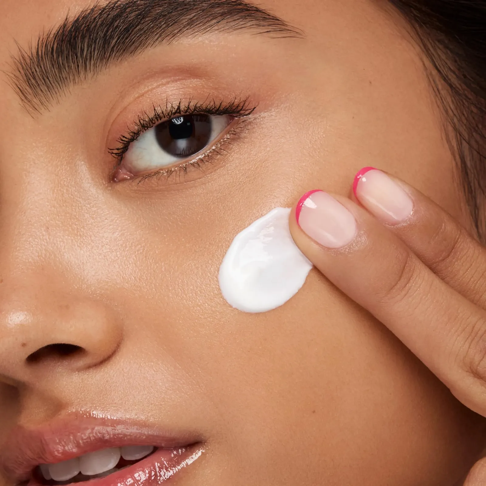 Крем для обличчя KIKO Milano Hydra Pro Day зволожувальний з гіалуроновою кислотою SPF 15, фото №5 Крем для обличчя KIKO Milano Hydra Pro Day зволожувальний з гіалуроновою кислотою SPF 15, фото №5