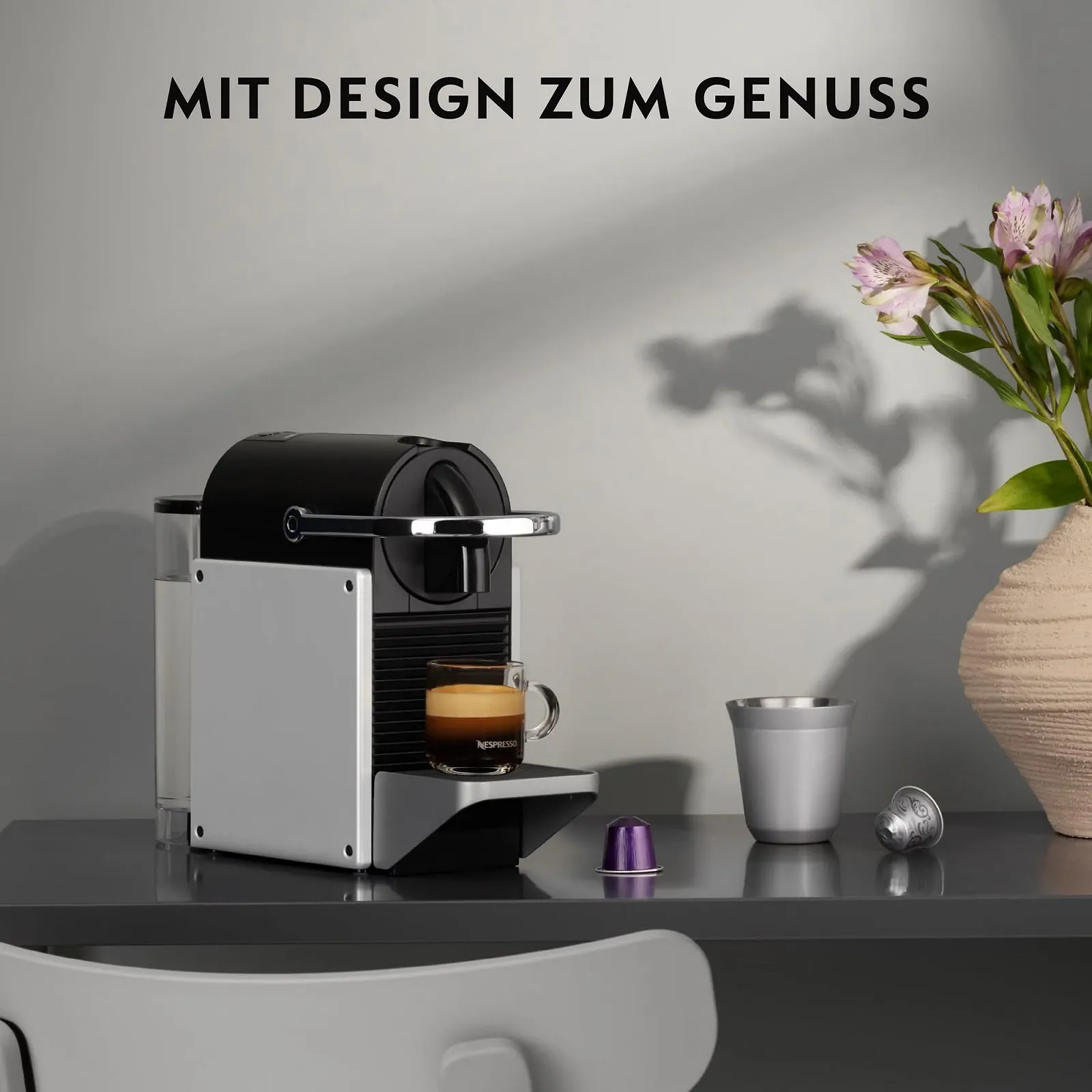 Капсульная кофемашина Nespresso De'Longhi Pixie EN127.S, две кнопки прямого набора, эко-режим, компактный дизайн, система давления 19 бар, 1260 Вт, серебристо/черный, фото №3 Капсульная кофемашина Nespresso De'Longhi Pixie EN127.S, две кнопки прямого набора, эко-режим, компактный дизайн, система давления 19 бар, 1260 Вт, серебристо/черный, фото №3