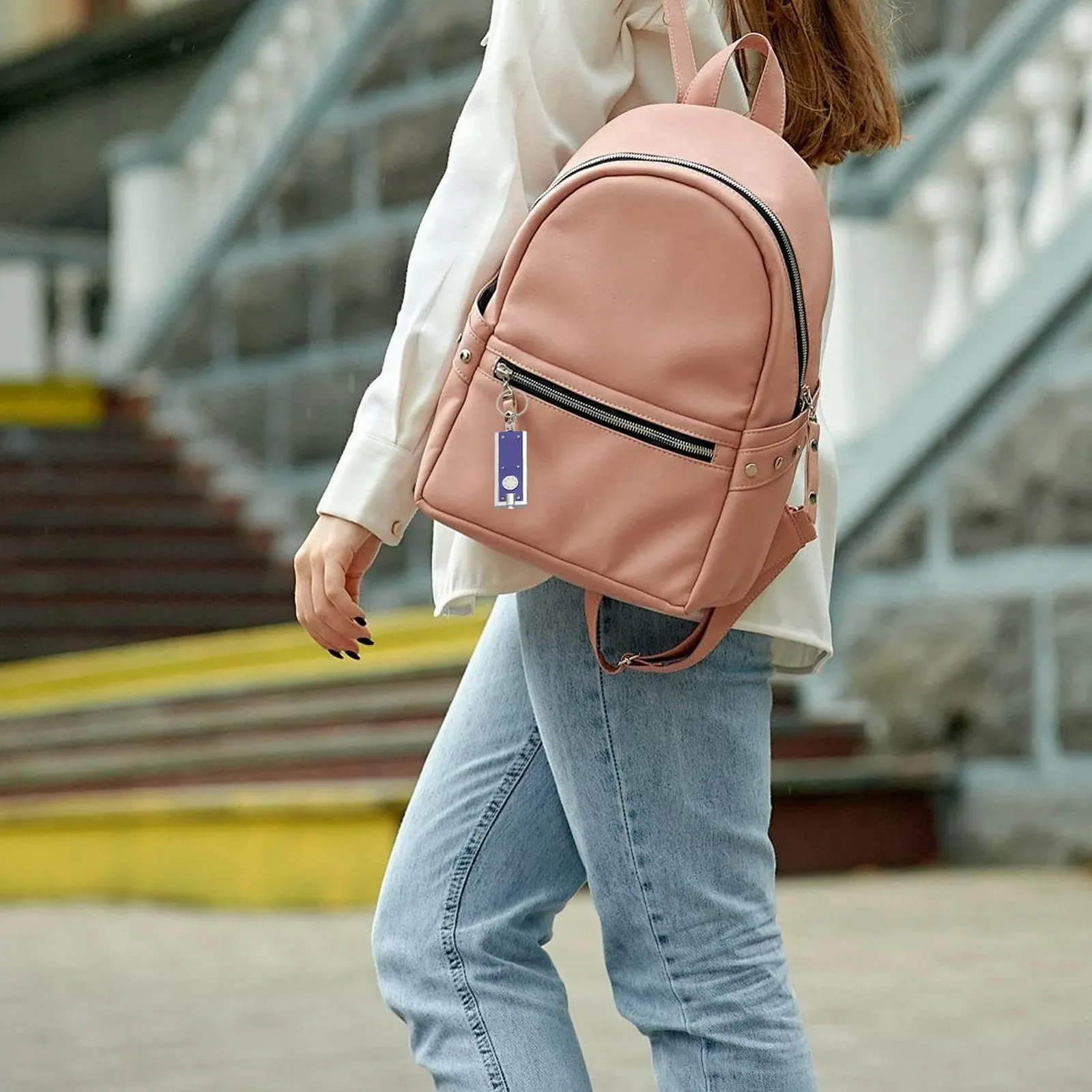 LED Фонарик на батарейках компактный и легкий, фото №2 LED Фонарик на батарейках компактный и легкий, фото №2