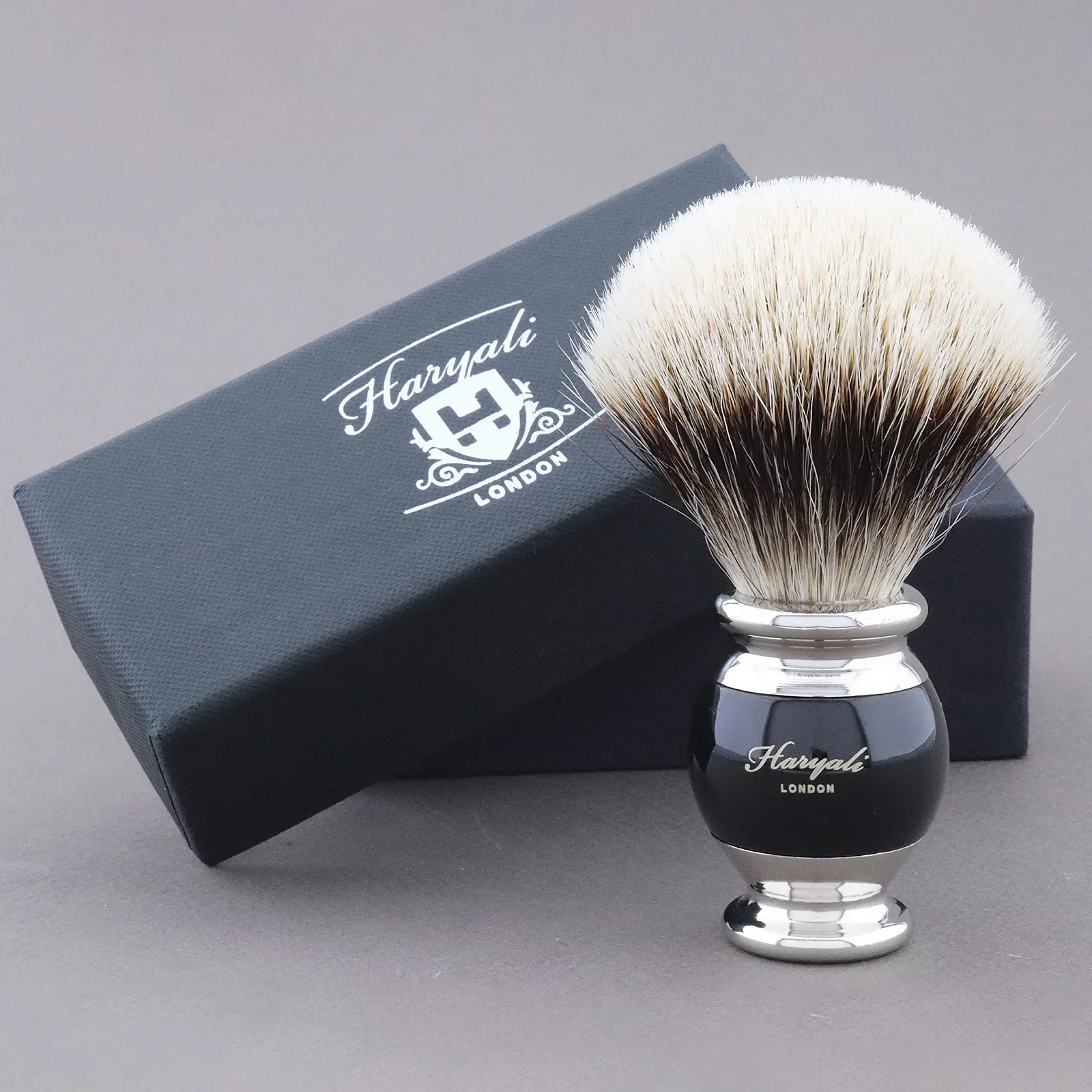 Помазок для бритья Modern Black Silver Tip Badger Hair с держателем Черный/Серебристый, фото №3 Помазок для бритья Modern Black Silver Tip Badger Hair с держателем Черный/Серебристый, фото №3