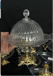 Купити Блюдо скляне з кришкою на золотій ніжці 20 см - Фото 1 Блюдо скляне з кришкою на золотій ніжці 20 см - Фото 1
