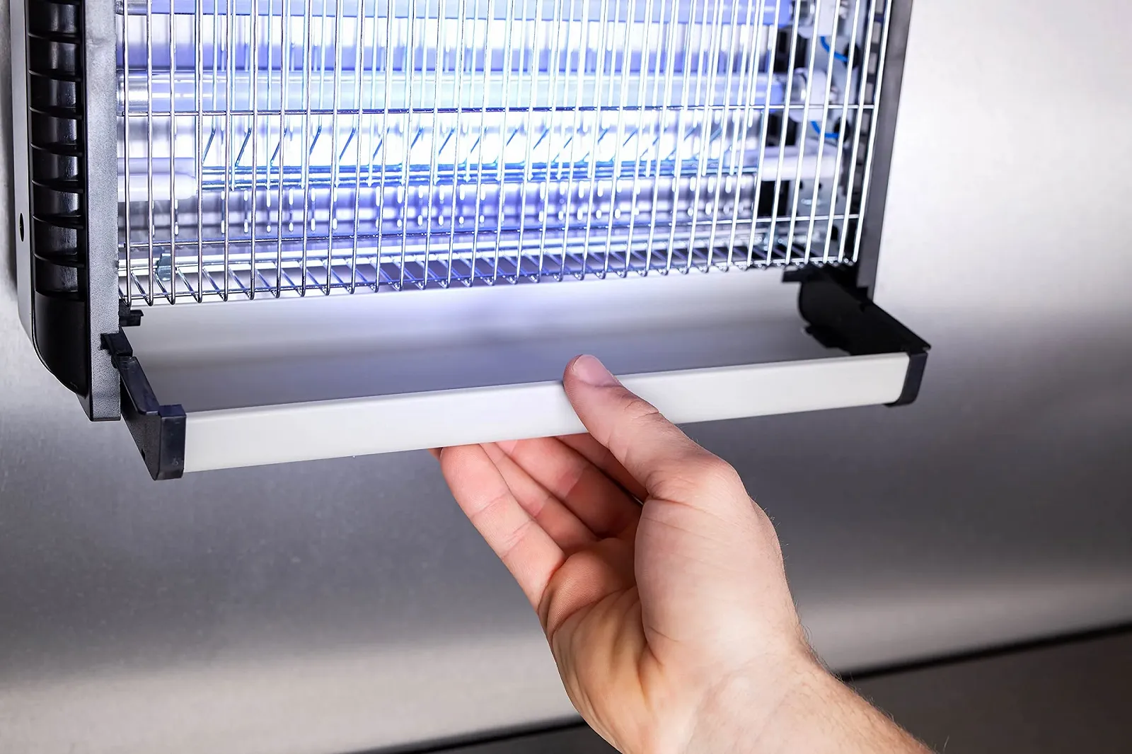 Уничтожитель насекомых EazyZap LED FD496, площадь покрытия 50 м², лампы 2 x 4,5 Вт, сменная лампа AJ636, фото №12