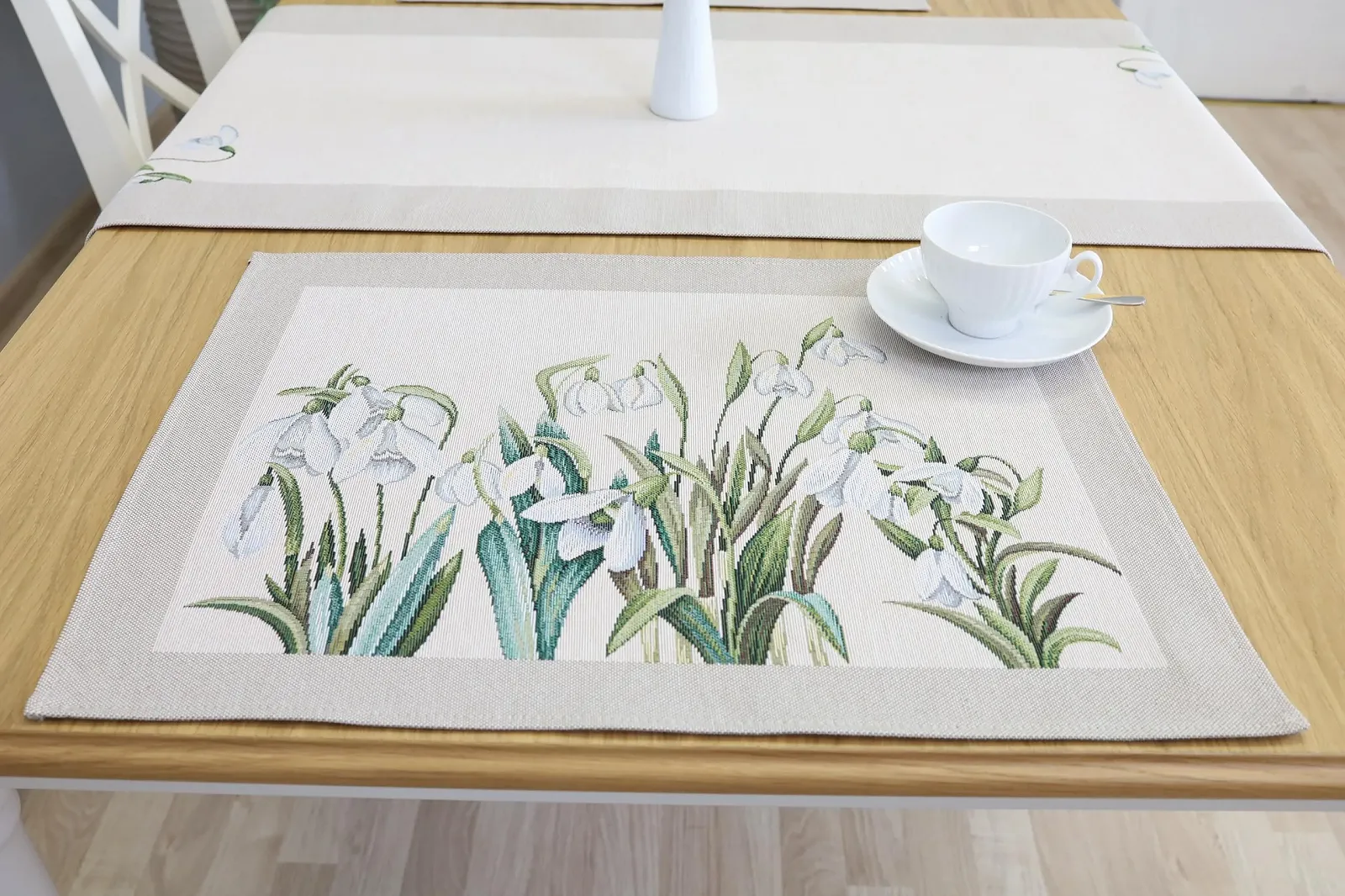 Ранер для столу Spring Summer Snowdrop 140 x 45 см, 100% жакардовий гобелен, фото №4 Ранер для столу Spring Summer Snowdrop 140 x 45 см, 100% жакардовий гобелен, фото №4