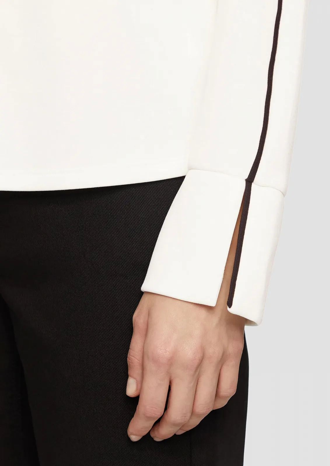 Толстовка s.Oliver BLACK LABEL с контрастными деталями и разрезами на рукавах, фото №2