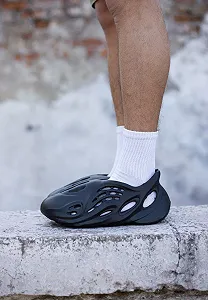 Кросівки Adidas Yeezy Foam Runner Black - Фото 1