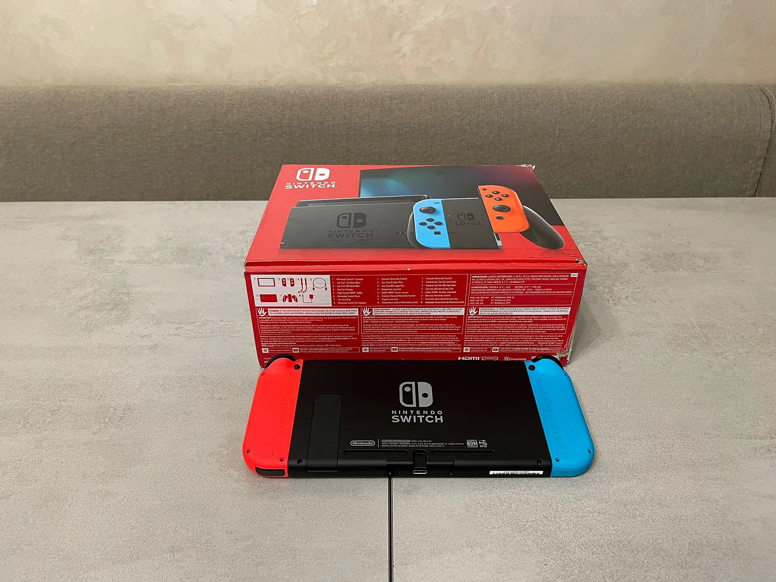 Портативна ігрова приставка Nintendo Switch HAC-001-01 Neon Blue-Red, нова, повний комплект, фото №3