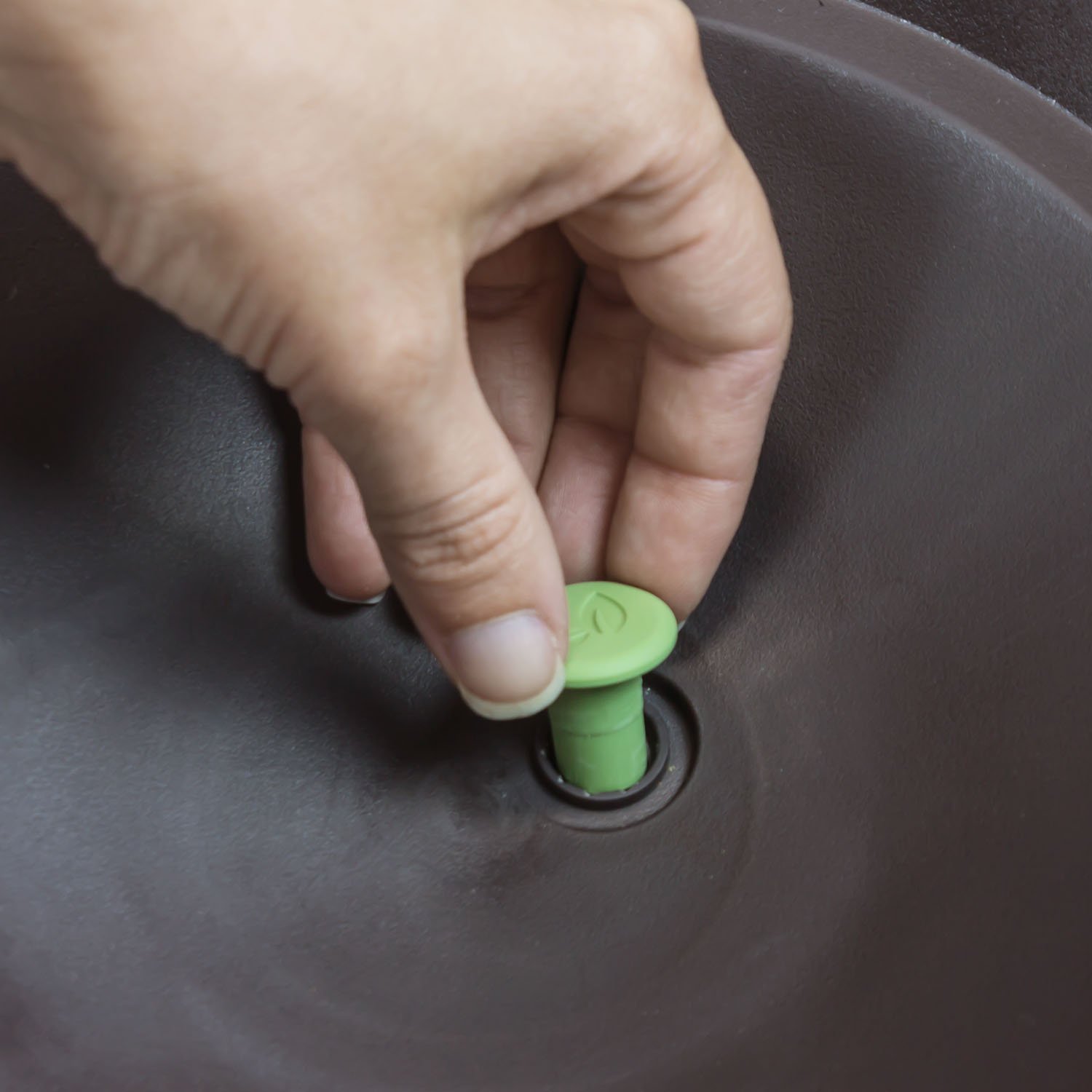 Підвісний вазон Keter Hanging Sphere Дизайн під ротанг Пластик Антрацит, фото №9