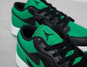 Кросівки Jordan 1 Low Lucky Green (GS) 35.5 synthetic.ua - Фото 1