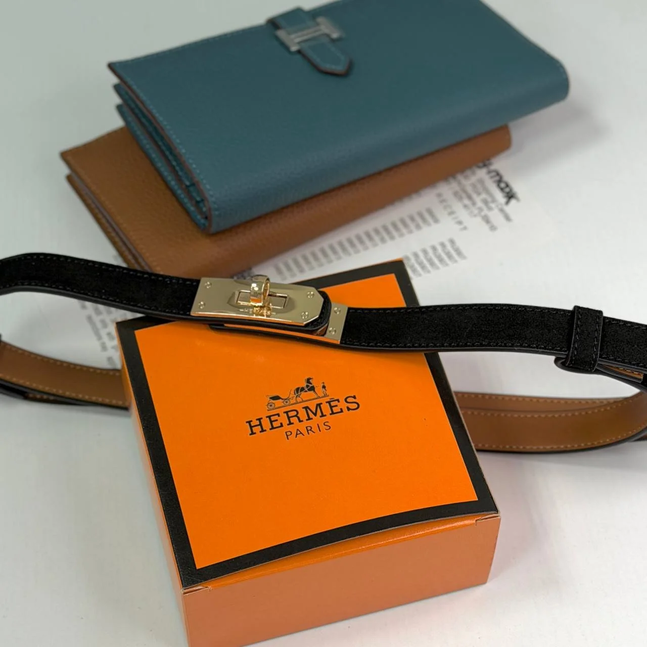 Женский замшевый ремень черный Hermes Kelly с золотой пряжкой, фото №1