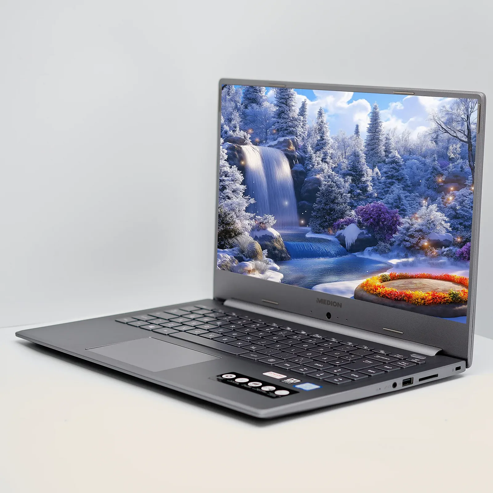 Ноутбук 15.6'' Medion (Lenovo Group) Akoya S6445 | Intel Core i3-8145U | IPS (1920x1080) FullHD | RAM DDR4 16 ГБ | SSD 256 ГБ | Intel UHD Graphics 620 | Металевий корпус | Win10 (5094), фото №3