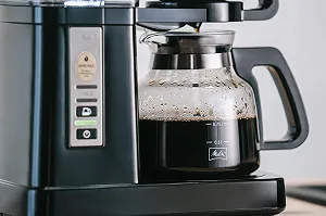 Капельная кофеварка Melitta Excellent 5.0 DeLuxe Стеклянный графин Черная synthetic.ua - Фото 1
