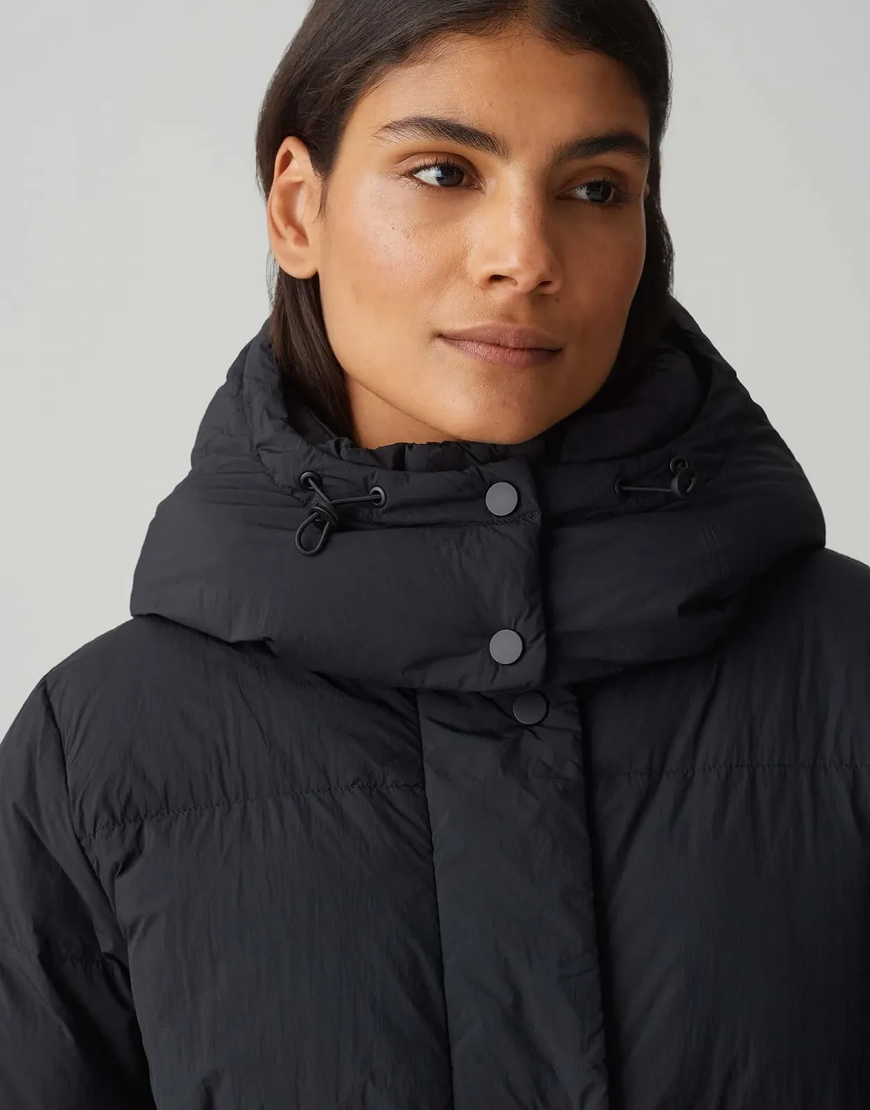 Длинное стеганое пальто OPUS Halline Standard с переработанным наполнителем из искусственного пуха, фото №4 Длинное стеганое пальто OPUS Halline Standard с переработанным наполнителем из искусственного пуха, фото №4