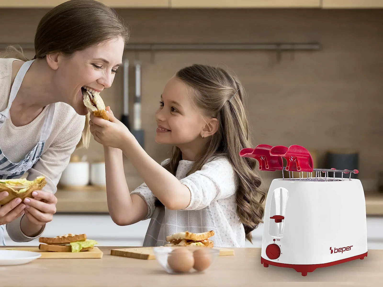 Тостер BEPER P101TOS100 з щипцями з нержавіючої сталі, 7 рівнів підсмажування, висувний піддон для крихт, 2 широкі слоти, фото №6