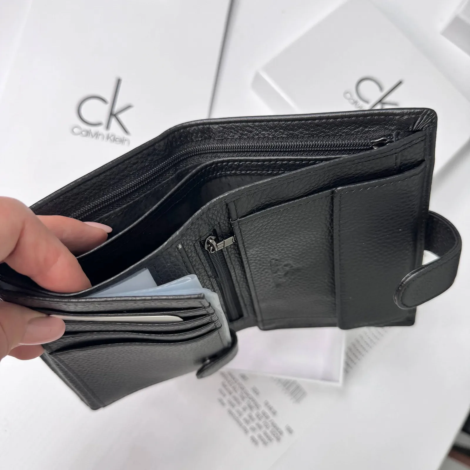 Мужской портмоне кожаный вертикальный на кнопке Calvin Klein, фото №5