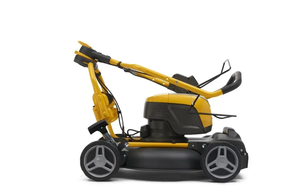 Аккумуляторная газонокосилка Stiga Multiclip 547e Kit / 1300W / 48V 4Ah / до 500 м² / 45 см ширина скашивания / Желтый-черный, фото №5 Аккумуляторная газонокосилка Stiga Multiclip 547e Kit / 1300W / 48V 4Ah / до 500 м² / 45 см ширина скашивания / Желтый-черный, фото №5