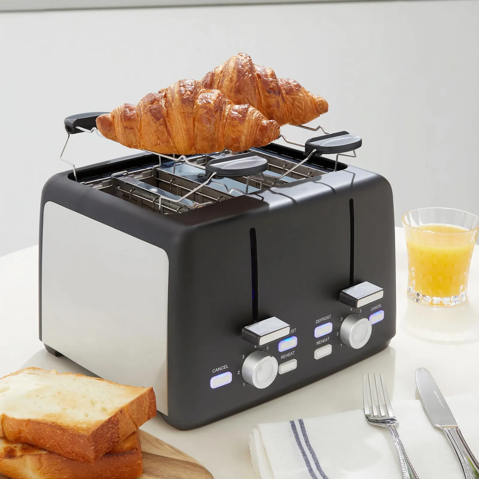 Тостер Amazon Basics на 4 скибочки з 7 рівнями підсмажування та знімним піддоном для крихт, дуже широкі слоти, 1500 Вт, чорний, фото №6