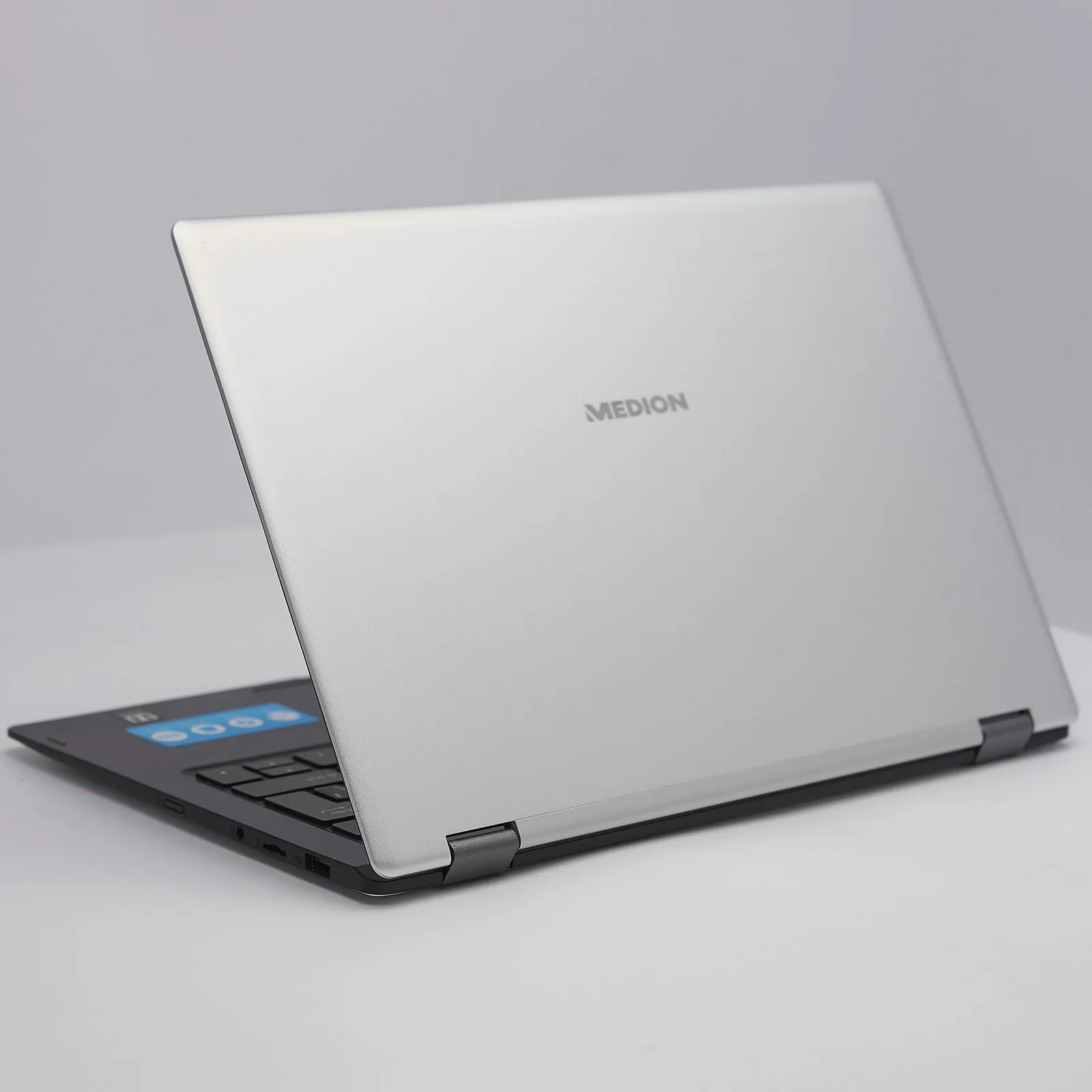 Ноутбук-планшет 13,3" Medion (Lenovo Group) E3221 | IPS (1920x1080) FullHD | Чотириядерний Intel | RAM DDR4 4 ГБ | SSD 128 ГБ + eMMc 64 ГБ | Сенсорний екран | Метал | АКБ до 8 годин | Win10 б/в (5116), фото №5 Ноутбук-планшет 13,3" Medion (Lenovo Group) E3221 | IPS (1920x1080) FullHD | Чотириядерний Intel | RAM DDR4 4 ГБ | SSD 128 ГБ + eMMc 64 ГБ | Сенсорний екран | Метал | АКБ до 8 годин | Win10 б/в (5116), фото №5