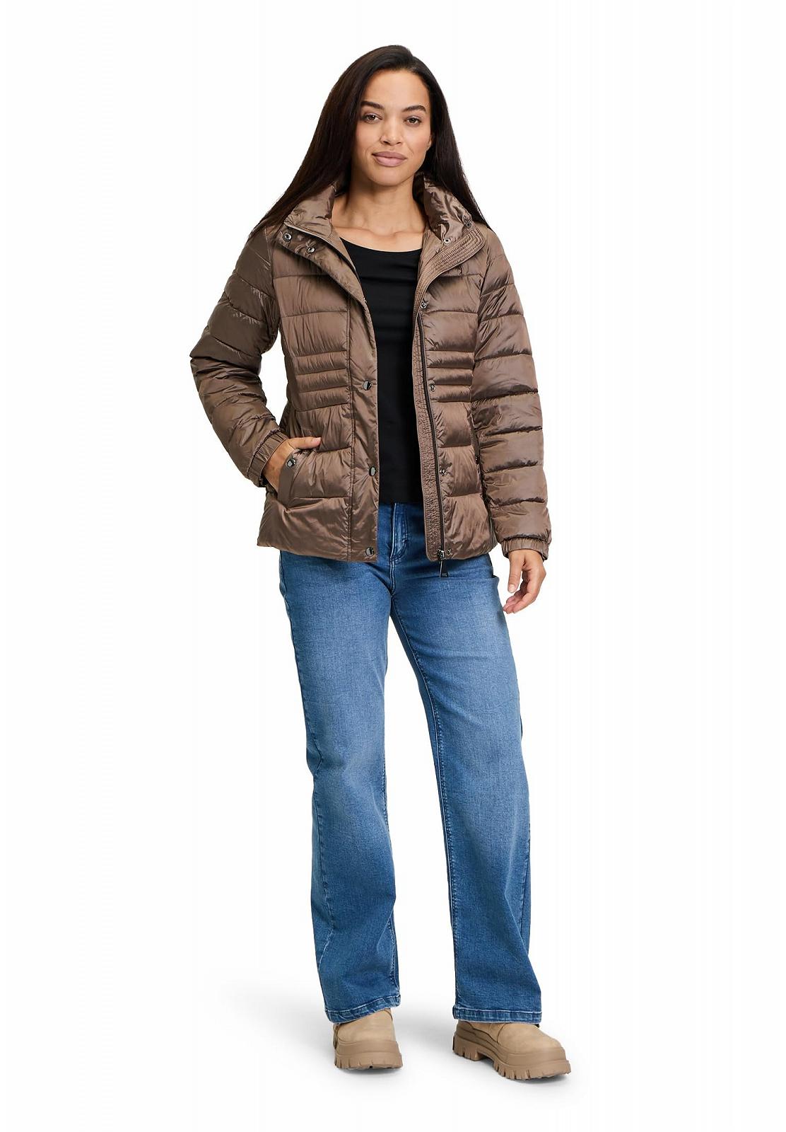 Жіноча стьобана куртка зі знімним капюшоном, фото №4 Жіноча стьобана куртка зі знімним капюшоном, фото №4