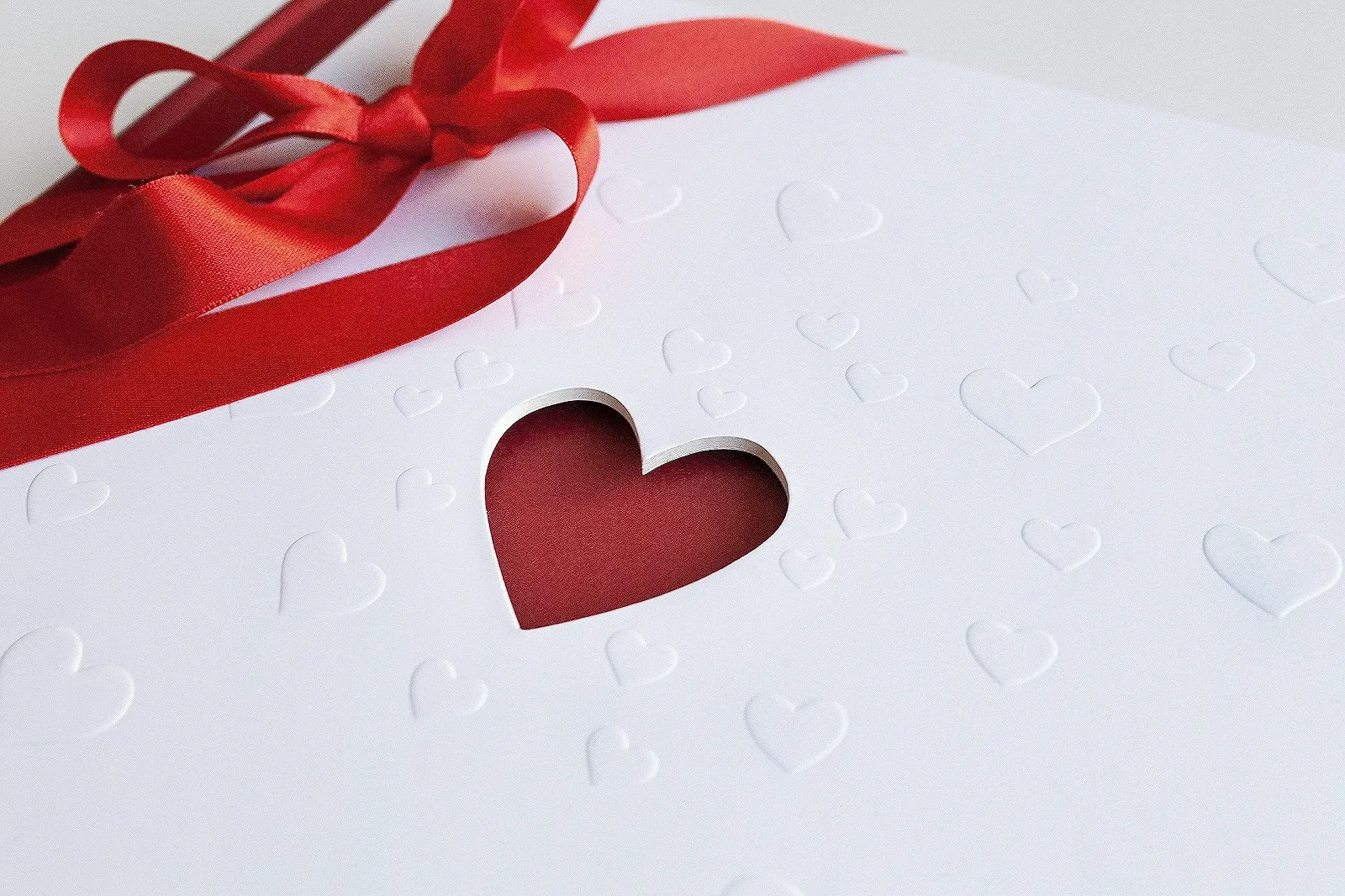 Фотоальбом walther design Love UH-159, 28 x 30.5 см, белый, с вырезом на обложке и тиснением, фото №5 Фотоальбом walther design Love UH-159, 28 x 30.5 см, белый, с вырезом на обложке и тиснением, фото №5