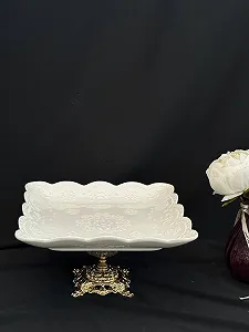 Гарне порцелянове блюдо на золотій ніжці 25х25 см - Фото 1