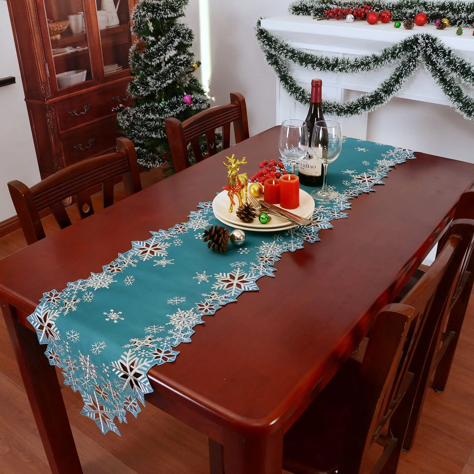Раннер для стола Simhomsen Christmas Holiday Winter Embroidered Snowflakes Teal 14x34 дюйма, фото №5 Раннер для стола Simhomsen Christmas Holiday Winter Embroidered Snowflakes Teal 14x34 дюйма, фото №5