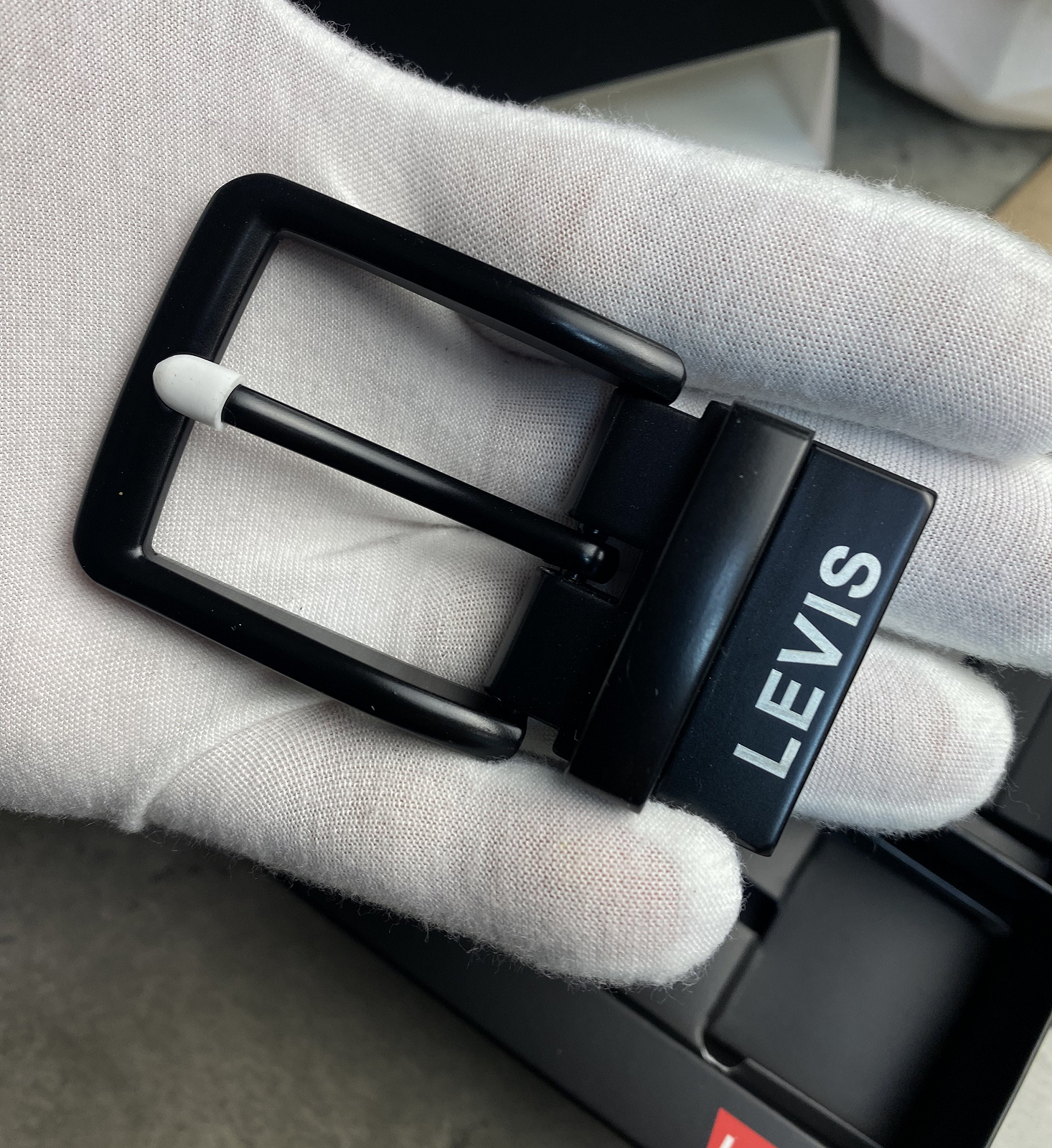 Ремінь чоловічий шкіряний брендовий із двома пряжками в подарунковій упаковці Levi's, фото №7