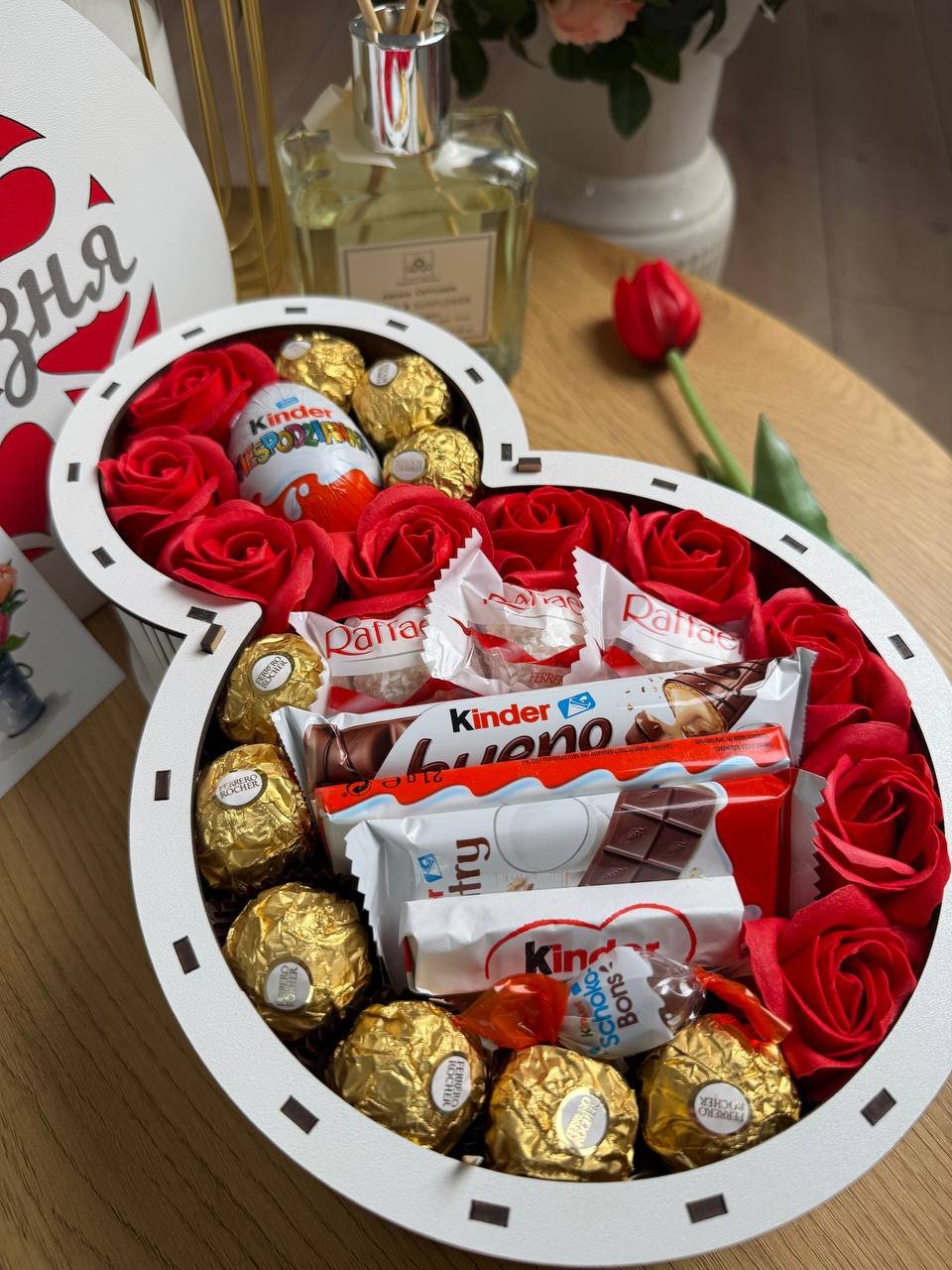 Подарочный бокс на 8 марта с конфетами, фото №2 Подарочный бокс на 8 марта с конфетами, фото №2
