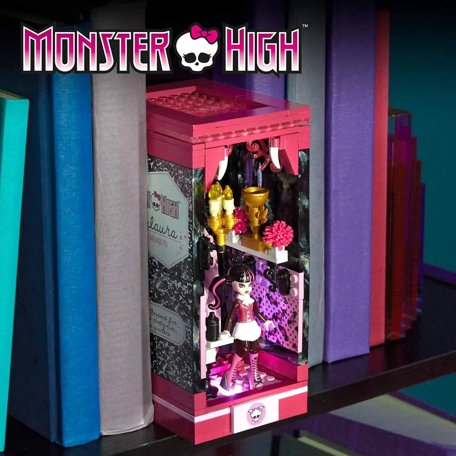 Лялька MEGA Monster High HXJ88 Крипта з книги-примари Дракулори, фото №3 Лялька MEGA Monster High HXJ88 Крипта з книги-примари Дракулори, фото №3