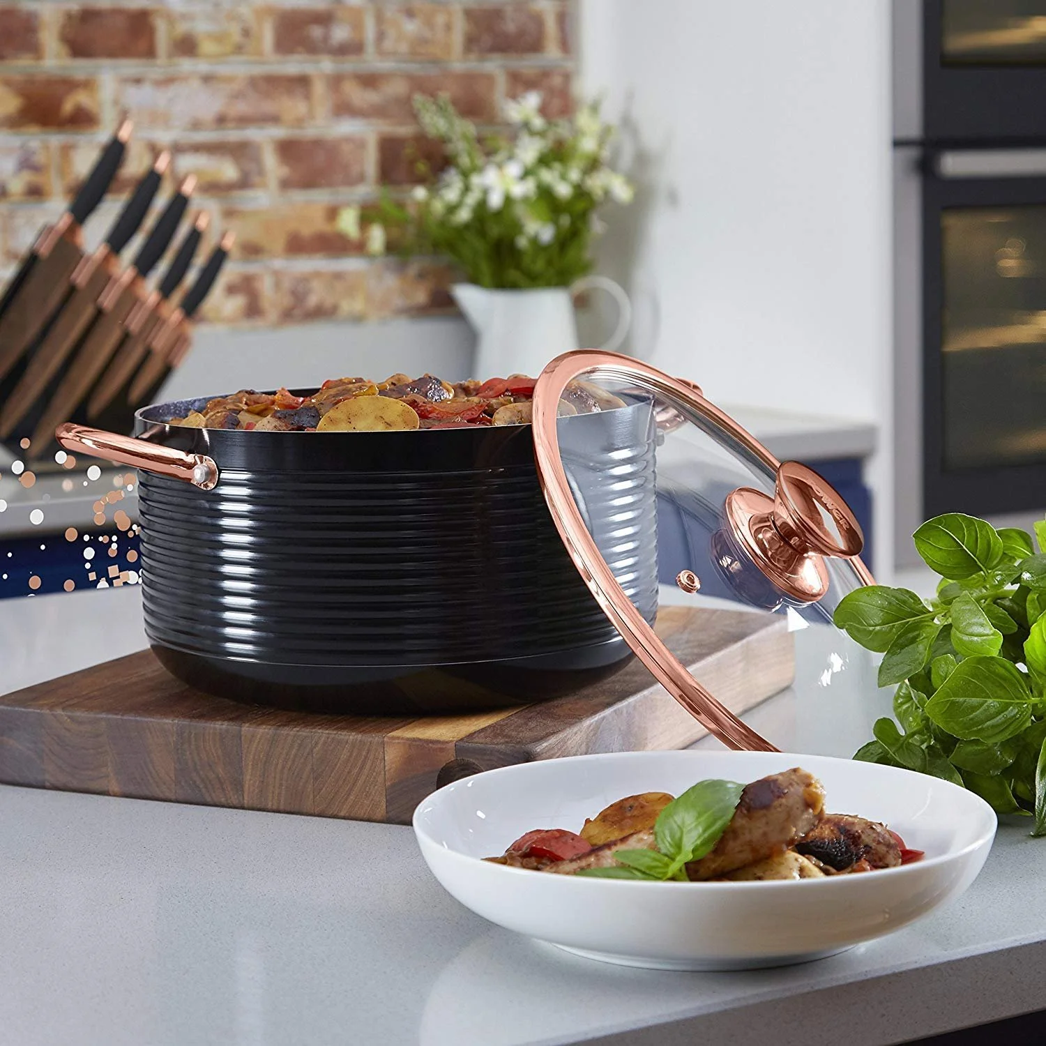 Кастрюля Tower Linear 24 см Алюминиевая с керамическим антипригарным покрытием Черная и розовое золото, фото №2