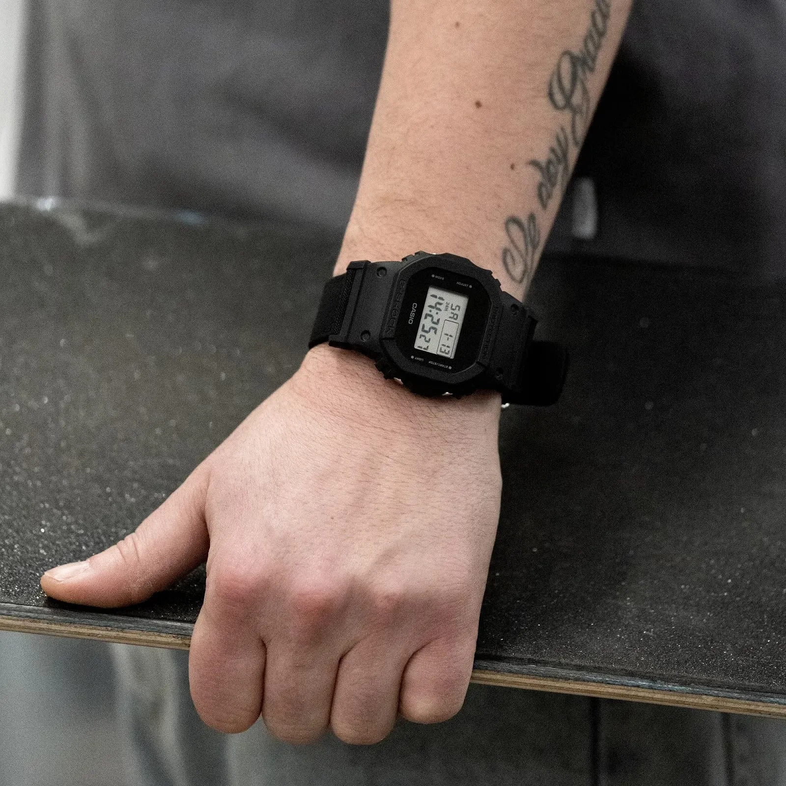 Часы Casio DW-5600BCE-1ER, черные, Modern, фото №3 Часы Casio DW-5600BCE-1ER, черные, Modern, фото №3