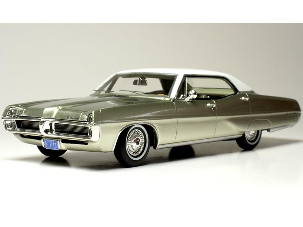 Модель автомобіля Goldvarg Collection GC-059B 1967 Bonneville 1/43 Шампанське золото металік з білим дахом Обмежена серія на 200 шт у світі, фото №1