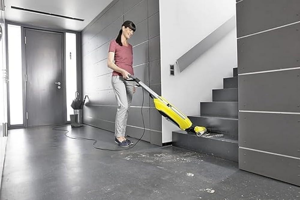Электрический очиститель для пола Karcher FC 5 с функцией всасывания (460 Вт, очиститель твердых полов для паркета, ламината, плитки, каменных полов), фото №3 Электрический очиститель для пола Karcher FC 5 с функцией всасывания (460 Вт, очиститель твердых полов для паркета, ламината, плитки, каменных полов), фото №3