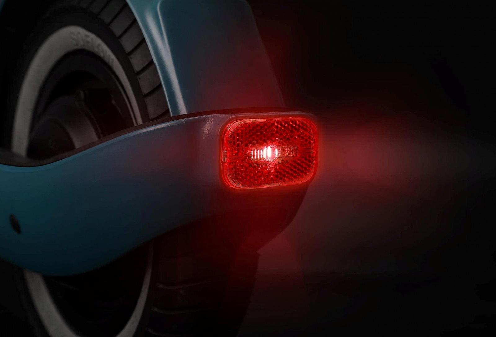 Електросамокат SOFLOW SO ONE+ / 40 км запас ходу / 500 Вт / 9" колеса / 120 кг навантаження / 25 км/г / Синій (WO vers.), фото №9 Електросамокат SOFLOW SO ONE+ / 40 км запас ходу / 500 Вт / 9" колеса / 120 кг навантаження / 25 км/г / Синій (WO vers.), фото №9