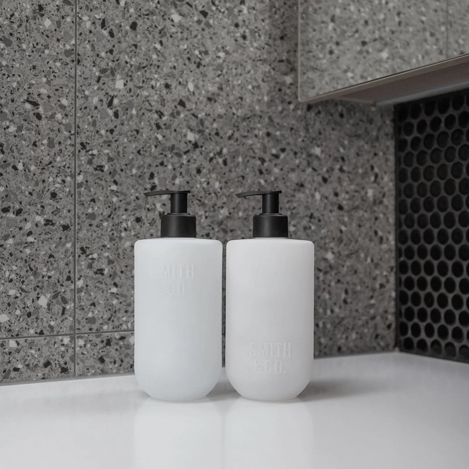 Лосьйон для тіла The Aromatherapy Co. Smith & Co. 400 мл Tonka & White Musk Kakura Plum Oil & Marula Oil, фото №2