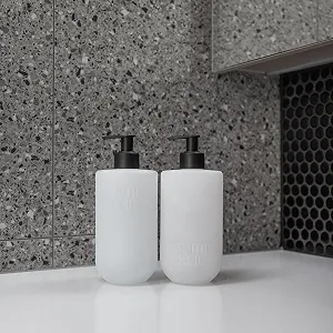 Лосьон для тела The Aromatherapy Co. Smith & Co. 400 мл Tonka & White Musk Kakura Plum Oil & Marula Oil synthetic.ua - Фото 1