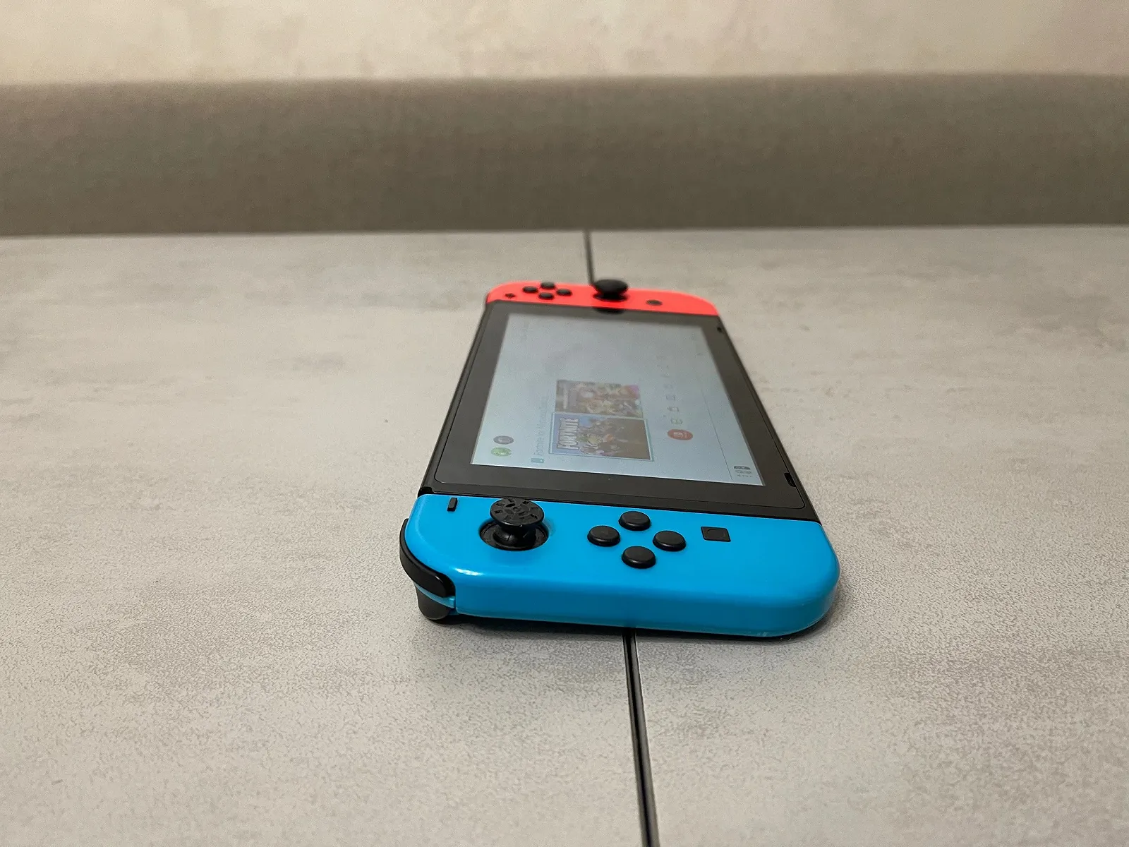Портативна ігрова приставка  Nintendo Switch HAC-001-01 Neon Blue-Red, фото №4