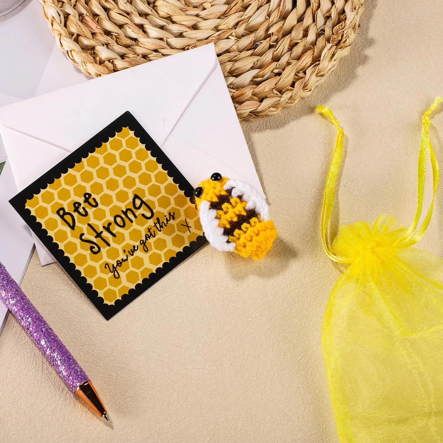 Игрушка Positive Bee Вязаная с Положительной Открыткой, фото №4 Игрушка Positive Bee Вязаная с Положительной Открыткой, фото №4