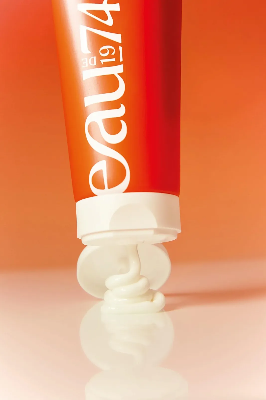 Лосьон для тела Eau de Capri Hyaluronic Glow 200 мл Увлажняющий лосьон для тела с гиалуроновой кислотой и маслом ши Легкая текстура, против сухости, уход за всеми типами кожи, фото №3 Лосьон для тела Eau de Capri Hyaluronic Glow 200 мл Увлажняющий лосьон для тела с гиалуроновой кислотой и маслом ши Легкая текстура, против сухости, уход за всеми типами кожи, фото №3