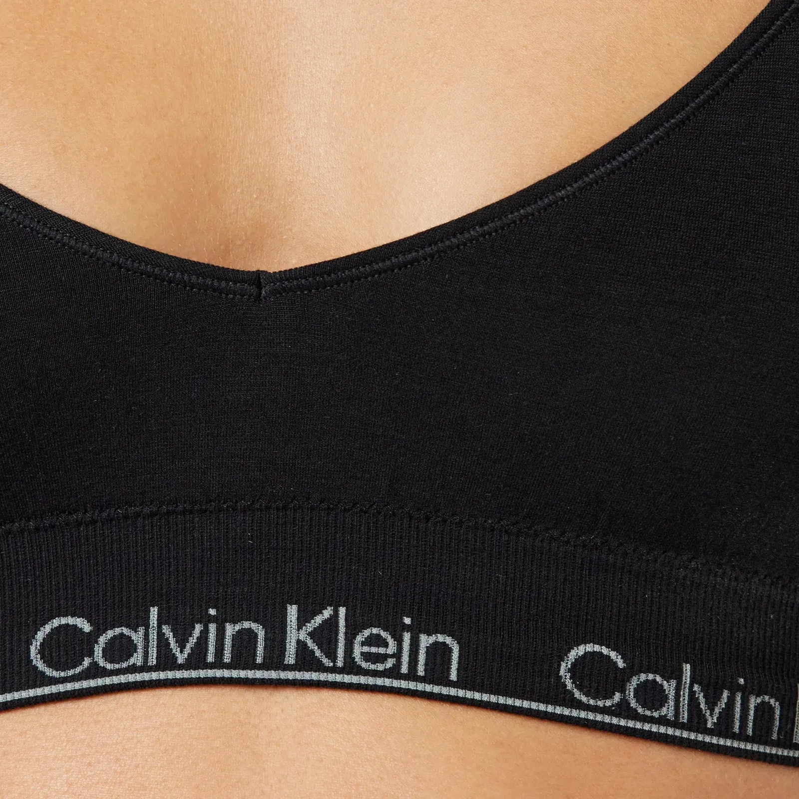 Бюстгальтер Calvin Klein Triangle Bra, фото №3 Бюстгальтер Calvin Klein Triangle Bra, фото №3